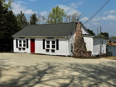 Here's your TURN KEY PKG on beautiful Lake Greenwood. - photo 2