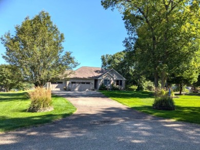 Brooks Lake Home For Sale in Newaygo Michigan