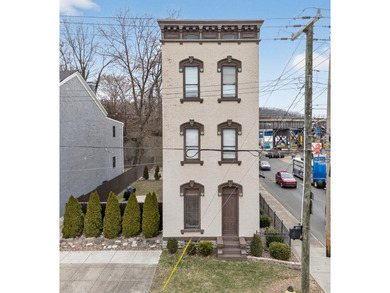 (private lake, pond, creek) Home For Sale in Covington Kentucky