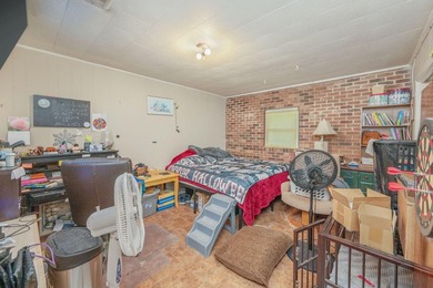 Investor special in a fantastic location! Rare opportunity - photo 11