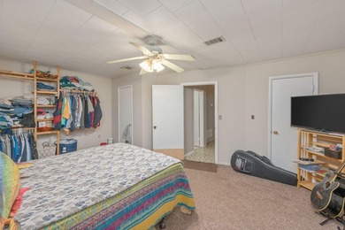 Investor special in a fantastic location! Rare opportunity - photo 26