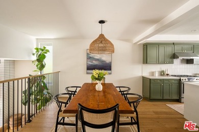 Indulge in sophisticated living with this rare, light-filled - photo 1