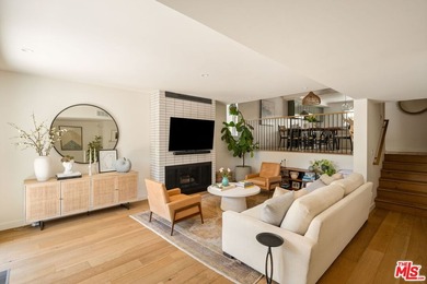 Indulge in sophisticated living with this rare, light-filled - photo 6