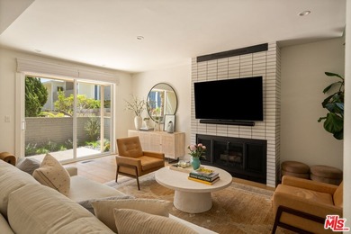 Indulge in sophisticated living with this rare, light-filled - photo 7