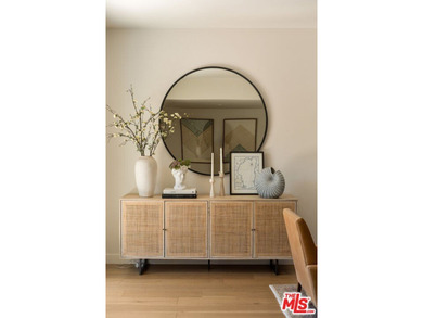 Indulge in sophisticated living with this rare, light-filled - photo 9