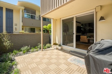 Indulge in sophisticated living with this rare, light-filled - photo 10