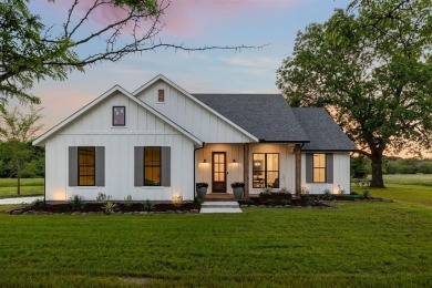 (private lake, pond, creek) Home For Sale in Ladonia Texas