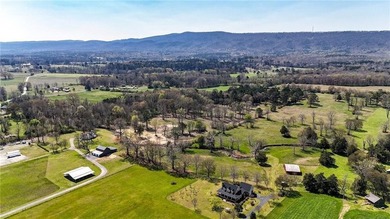 Welcome to this beautifully restored country estate embodies - photo 4