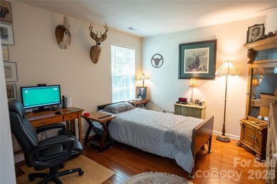 Welcome home to this immaculate, beautifully maintained brick - photo 14