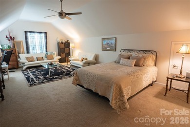 Welcome home to this immaculate, beautifully maintained brick - photo 16