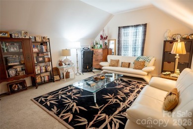 Welcome home to this immaculate, beautifully maintained brick - photo 17