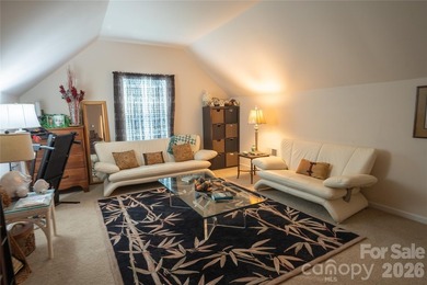 Welcome home to this immaculate, beautifully maintained brick - photo 18