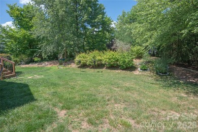 Welcome home to this immaculate, beautifully maintained brick - photo 21