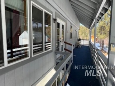 Located in beautiful Garden Valley. Home has 2 bedrooms and 2 - photo 3