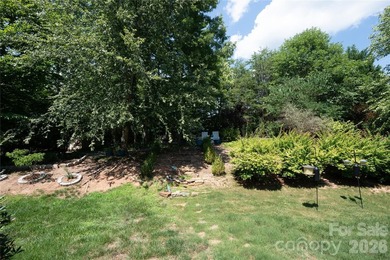 Welcome home to this immaculate, beautifully maintained brick - photo 24