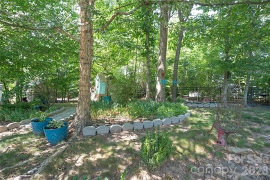 Welcome home to this immaculate, beautifully maintained brick - photo 25