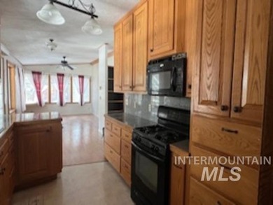 Located in beautiful Garden Valley. Home has 2 bedrooms and 2 - photo 6