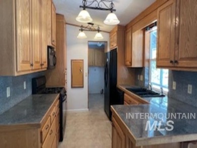 Located in beautiful Garden Valley. Home has 2 bedrooms and 2 - photo 7