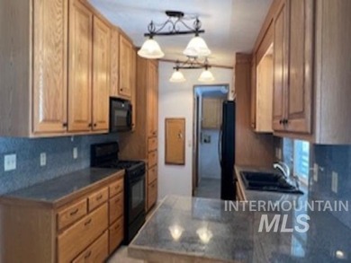 Located in beautiful Garden Valley. Home has 2 bedrooms and 2 - photo 8