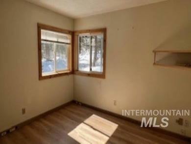 Located in beautiful Garden Valley. Home has 2 bedrooms and 2 - photo 9