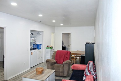 Escape to the lake without sacrificing comfort! This - photo 11