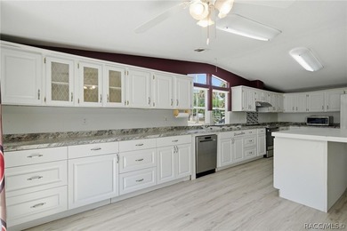 Homosassa!!! 3-bedroom 2 bath triple wide mobile home situated - photo 15