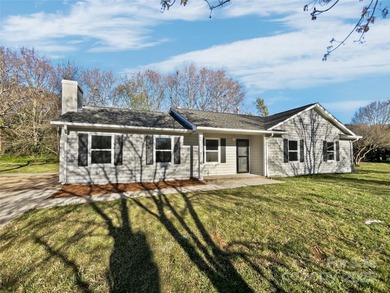 Lake Wylie Home Active Under Contract in Gastonia North Carolina