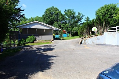 Escape to the lake without sacrificing comfort! This - photo 21