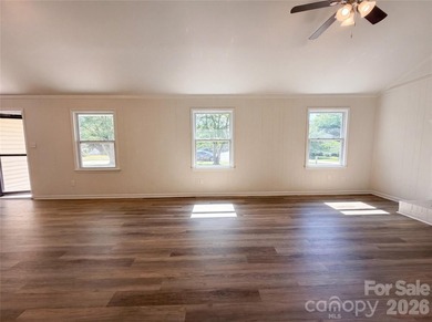 Welcome to this beautifully maintained 3-bedroom, 2-bathroom - photo 3