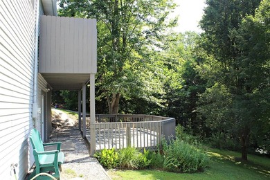 Escape to the lake without sacrificing comfort! This - photo 24