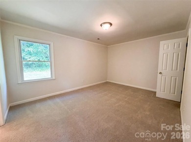 Welcome to this beautifully maintained 3-bedroom, 2-bathroom - photo 9