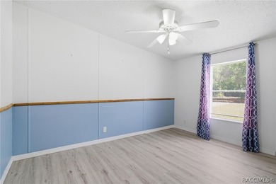 Homosassa!!! 3-bedroom 2 bath triple wide mobile home situated - photo 29