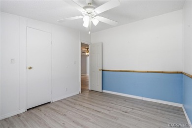 Homosassa!!! 3-bedroom 2 bath triple wide mobile home situated - photo 30