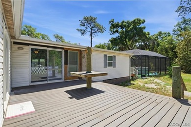 Homosassa!!! 3-bedroom 2 bath triple wide mobile home situated - photo 32