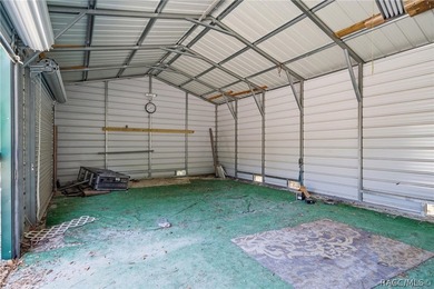 Homosassa!!! 3-bedroom 2 bath triple wide mobile home situated - photo 41