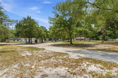 Homosassa!!! 3-bedroom 2 bath triple wide mobile home situated - photo 45