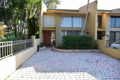 (private lake, pond, creek) Condo For Sale in Plantation Florida