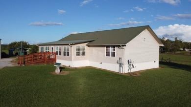 (private lake, pond, creek) Home For Sale in Pikeville Tennessee