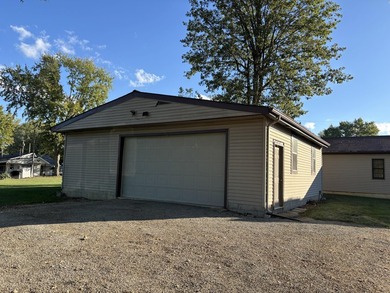 This cute home in Chippewa Subdivision has everything one could - photo 27