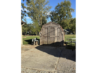 This cute home in Chippewa Subdivision has everything one could - photo 32