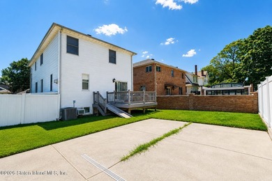 This gorgeous 2-family, 4-bedroom, 3-bathroom, side-hall - photo 42