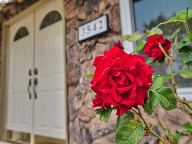 Nestled in a quiet cul-de-sac in Fremont's desirable Brookvale - photo 4