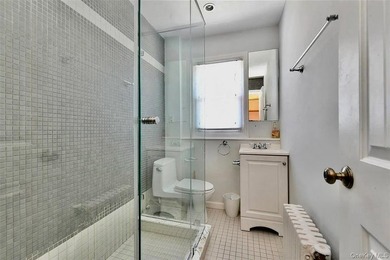 2-dwelling semi-detached with private driveway & 400 Sq ft - photo 16