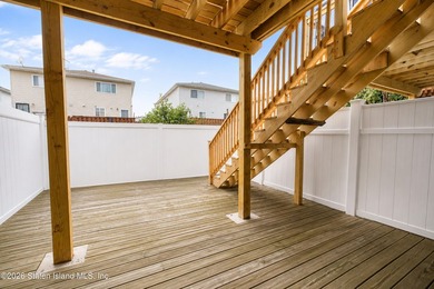 Welcome to this beautifully maintained single-family attached - photo 27