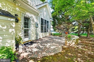 Welcome home to this newly refreshed, bright, cheerful end unit - photo 31