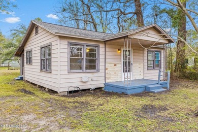 Great opportunity for investors! Updated home located on a quiet - photo 2