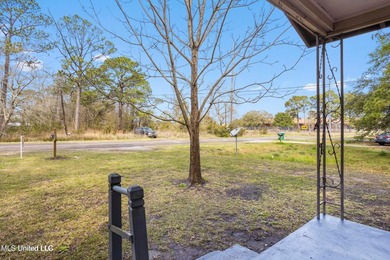 Great opportunity for investors! Updated home located on a quiet - photo 3