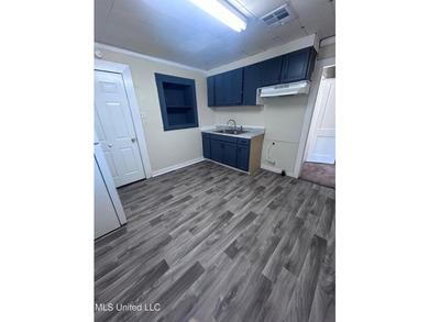 Great opportunity for investors! Updated home located on a quiet - photo 8