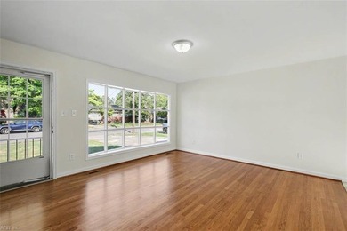 Outstanding, move right in 3 bedrooms, 2 baths rancher! Open - photo 8