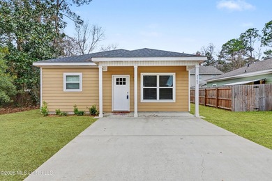 Modern construction. Added privacy. No flood insurance required - photo 1